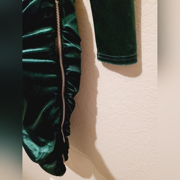 💚5/$25 CHICME Emerald  Green Velvet Draped Bodycon Dress Pearl Neckline Medium - Picture 5 of 7